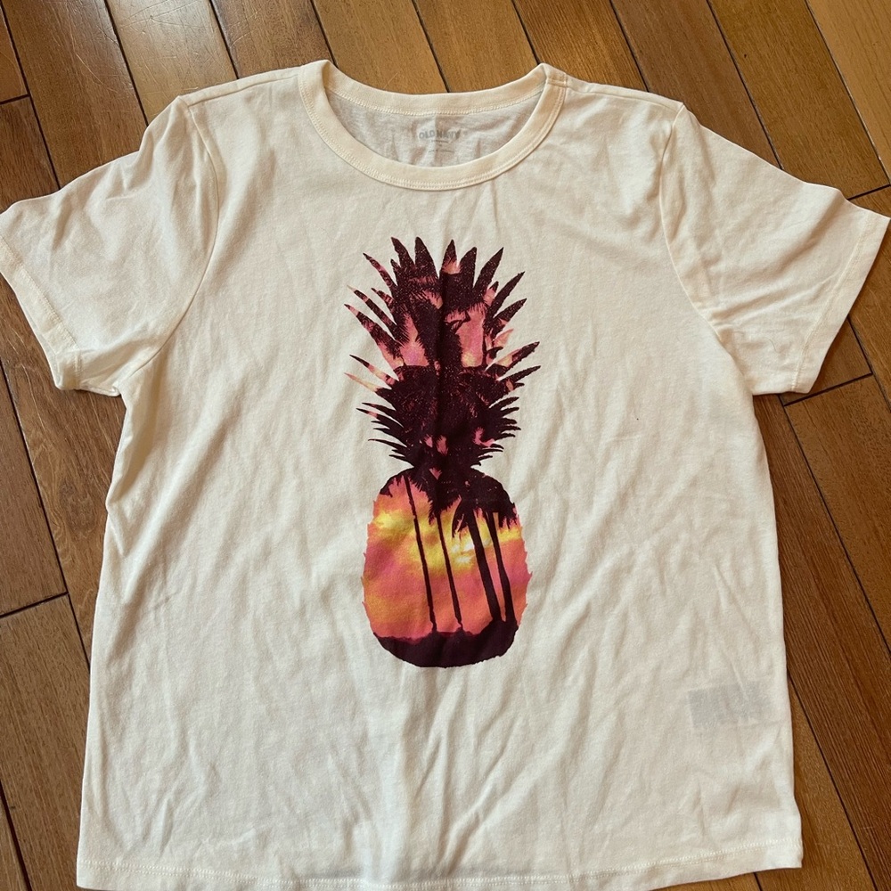 Old Navy Woman’s M Sunset Pineapple TShirt